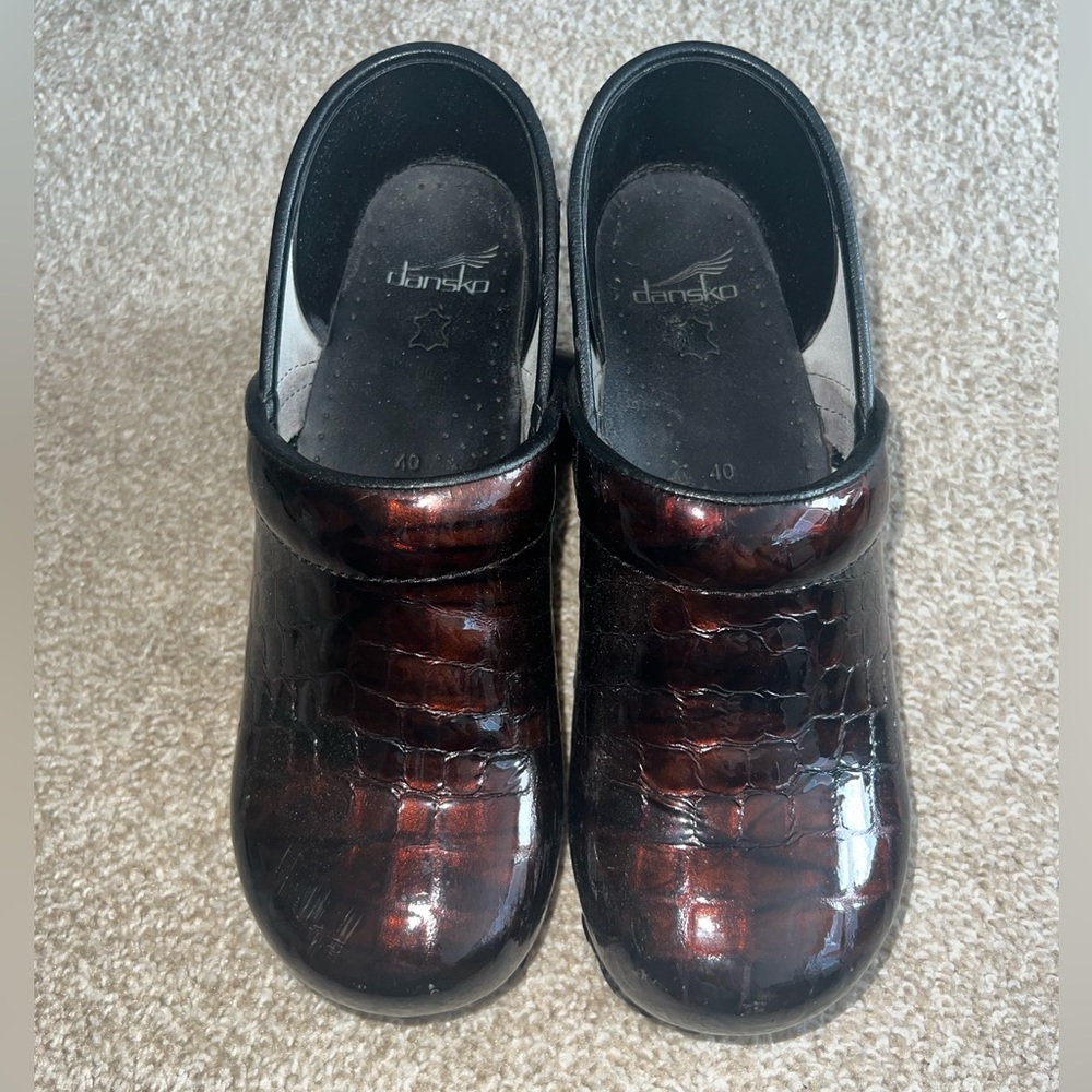 Dansko Clogs- great condition